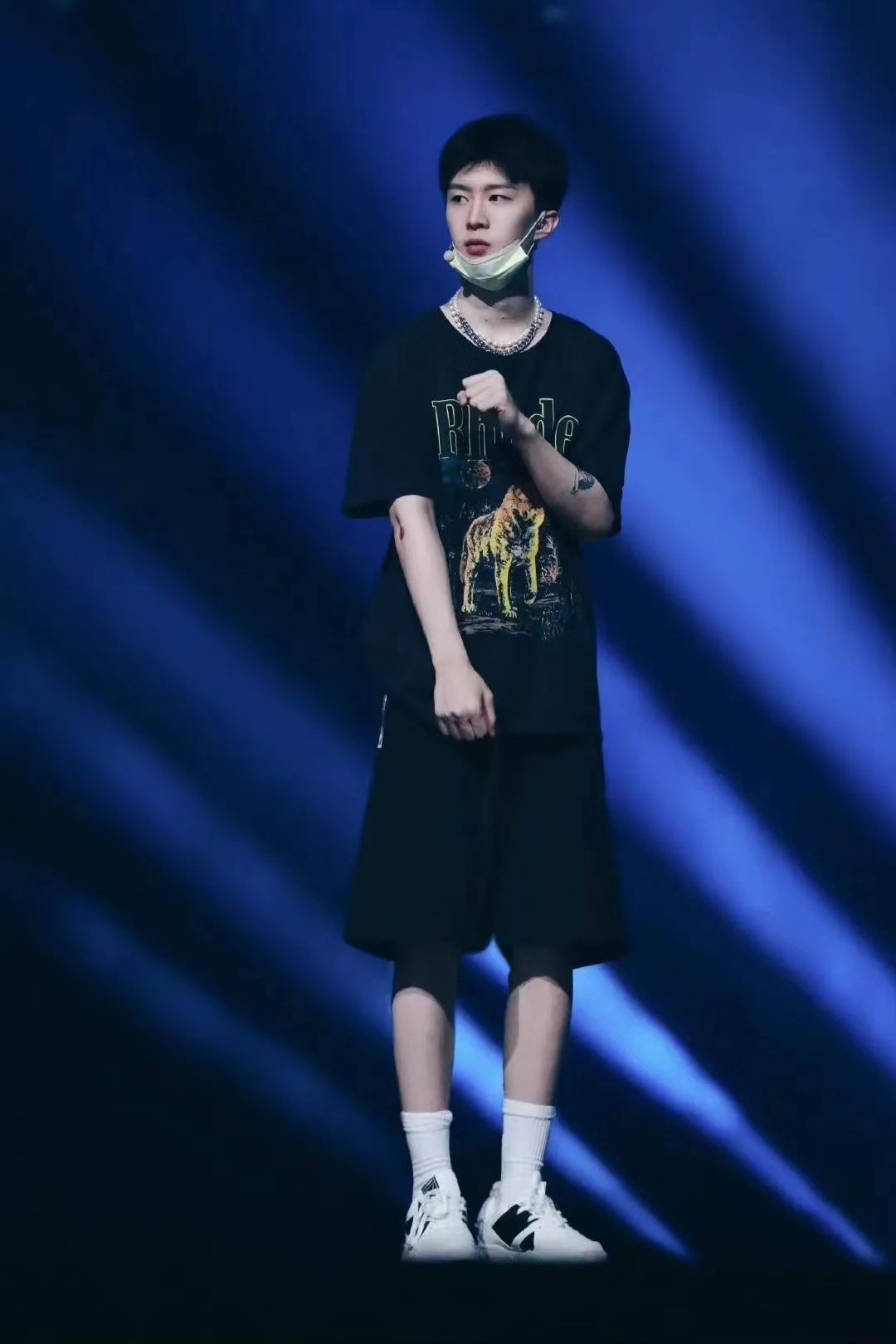 鐜板湪鐢峰＋閮界┛鍥涜鐭￥,鐜板湪娴佽鐨勭敺浜虹┛鐭￥