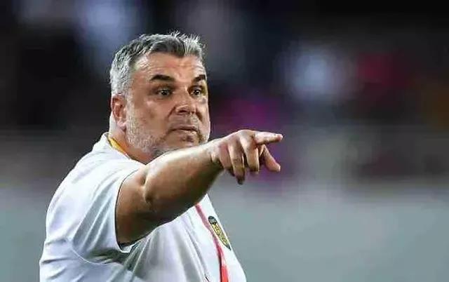 国足必须打好翻身仗，主教练在哪里，咱得好好白话白话