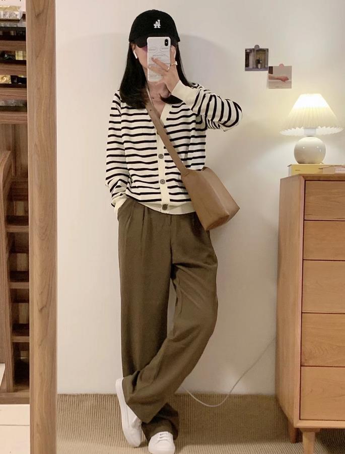 早春必备针织衫温柔好看,秋冬彩色条纹针织衫怎么搭配