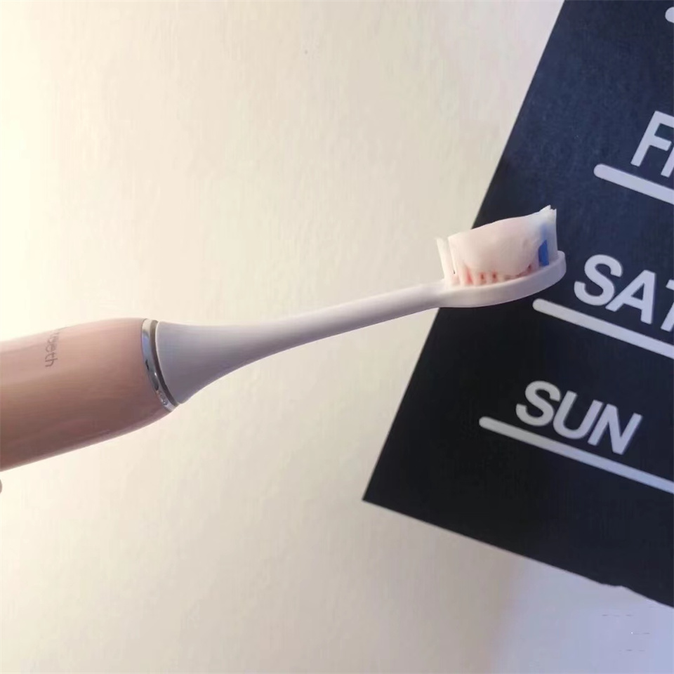 牙齿发黄牙缝大怎么去除,牙齿表面发黑如何处理呢