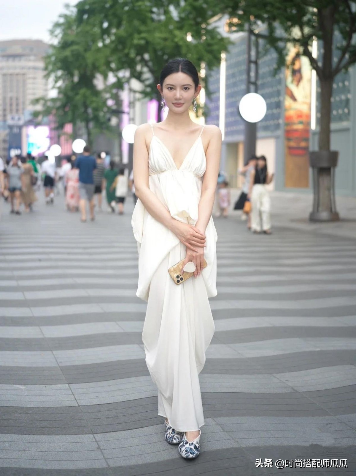 街拍如何穿修身裙子,裙子穿紧点还是松点