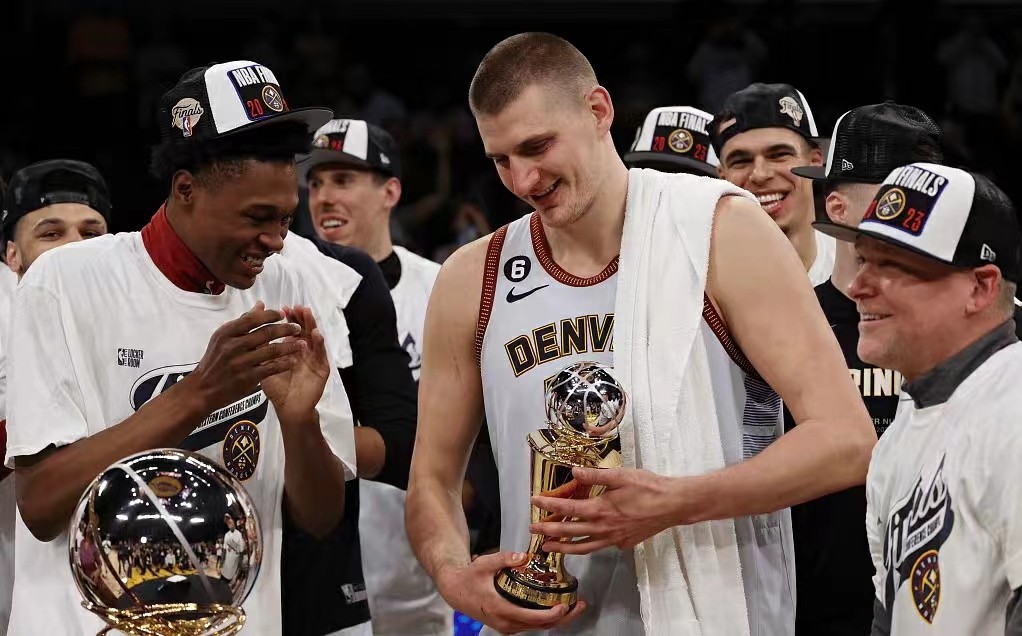 给谁都不换！盘点现役十大非卖品球员：次轮秀成基石，詹库上榜