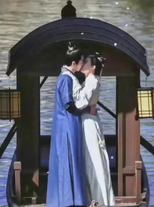 拍吻戏有心理反应怎么办顺其自然,拍吻戏感觉来了怎么办