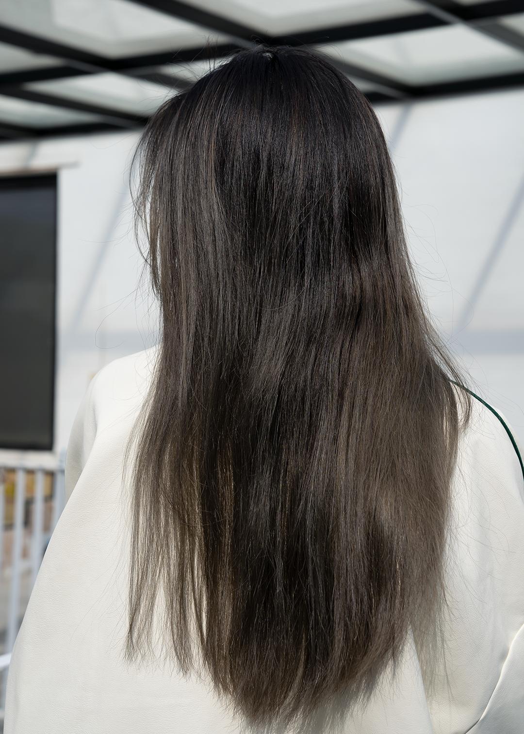 穿白t配什么发型好看,选对发型怎么穿都美炸天