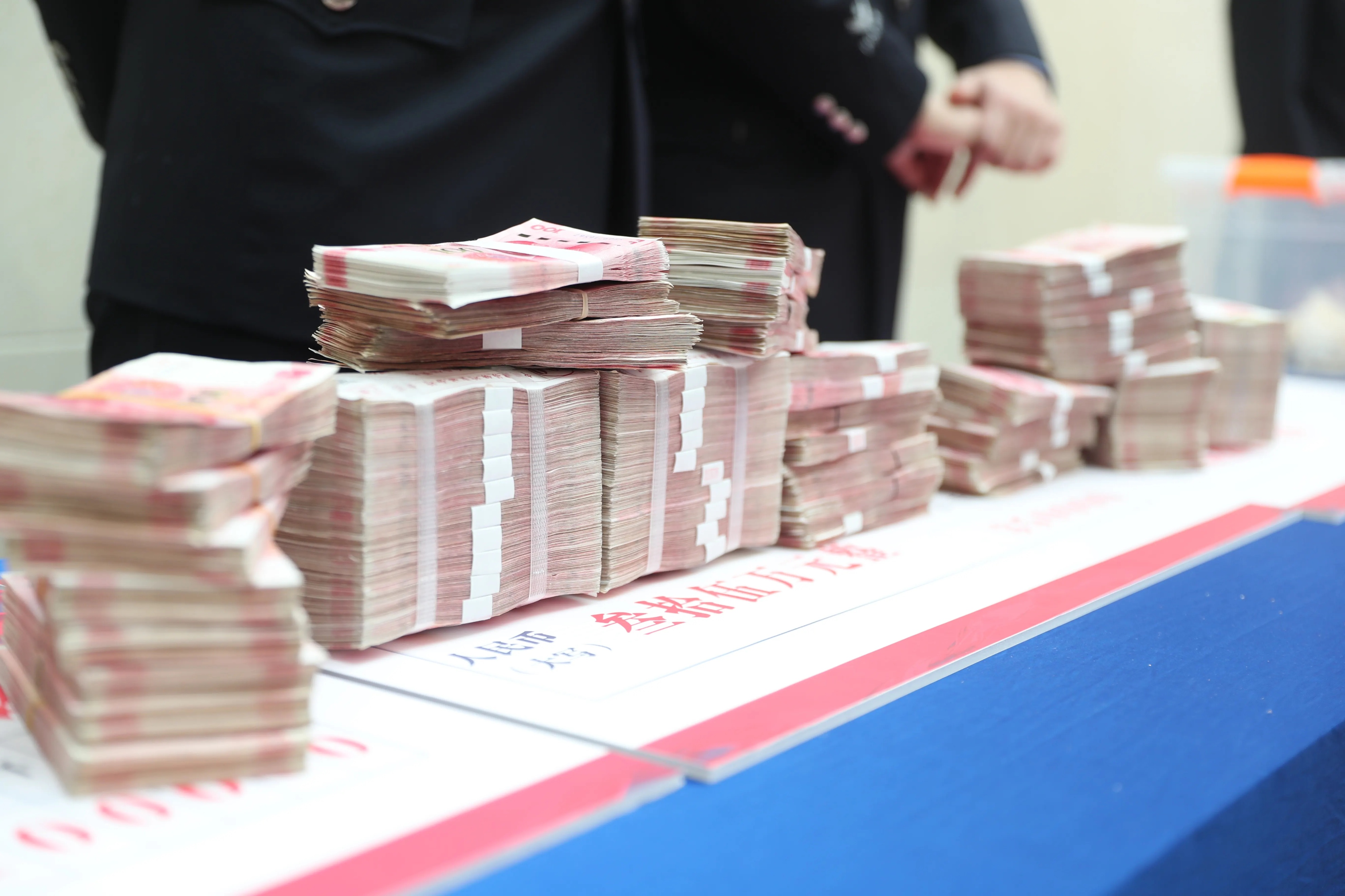 内蒙古工资10000的工作,内蒙古呼和浩特市最低工资标准