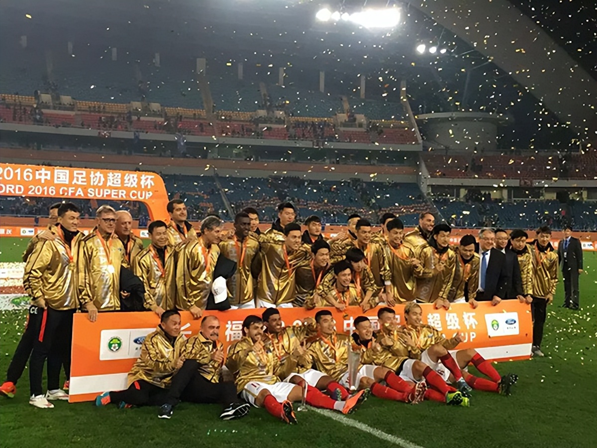 上港老总评价足球,恒大老板许家印和李嘉欣