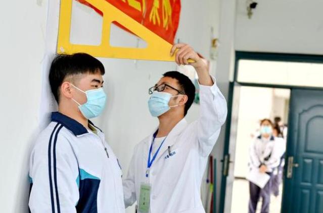 男孩身高猛涨期三个阶段怎样增高,男孩长高的黄金期一定要把握住