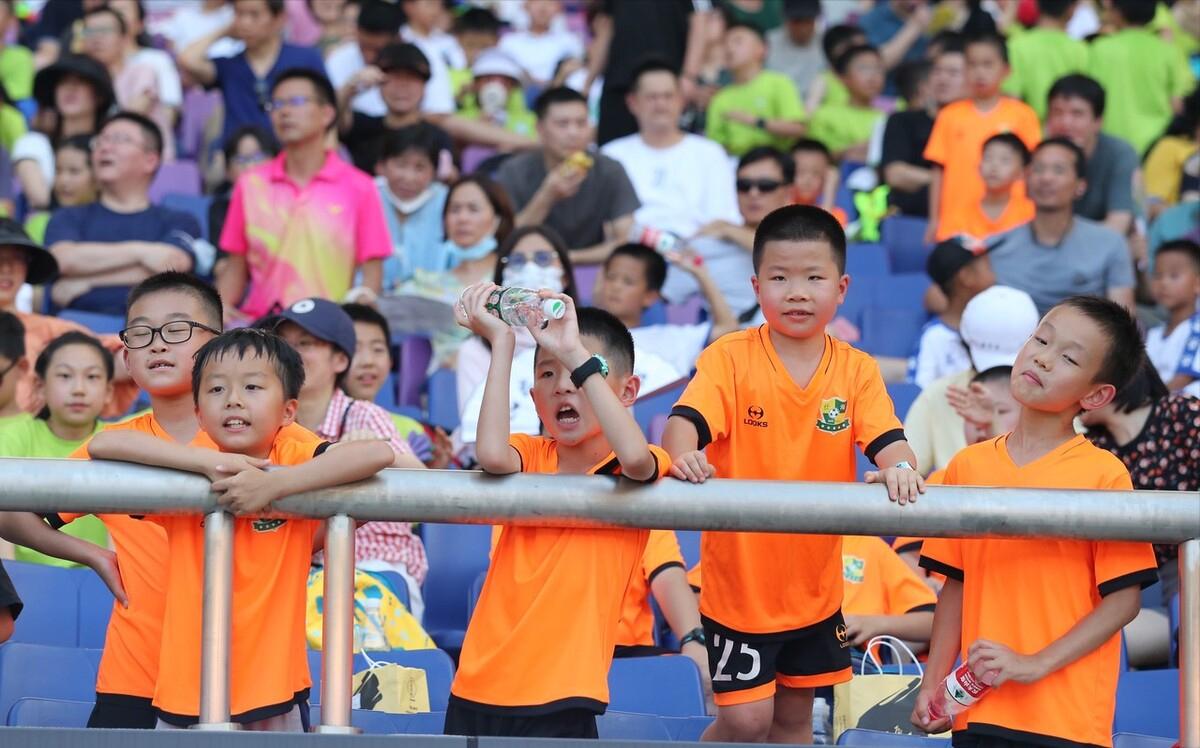 中国啥时候能把足球纳入高考,高考考足球能提高中国足球水平么