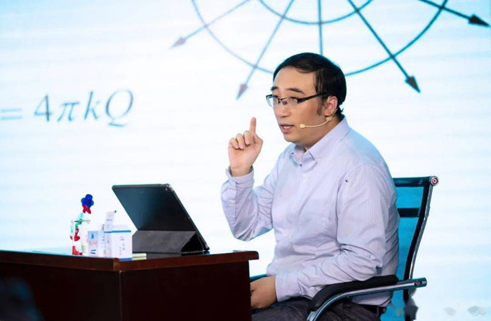 奥赛金牌教师李永乐：本科北大、硕士清华，坚守三尺讲台传授知识