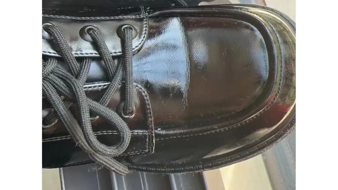 不管鞋多脏一擦就净,不用鞋油如何打理皮鞋不发黄