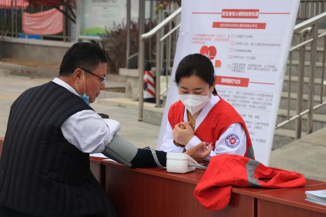 医院救治胸痛患者,胸痛急救中心视频