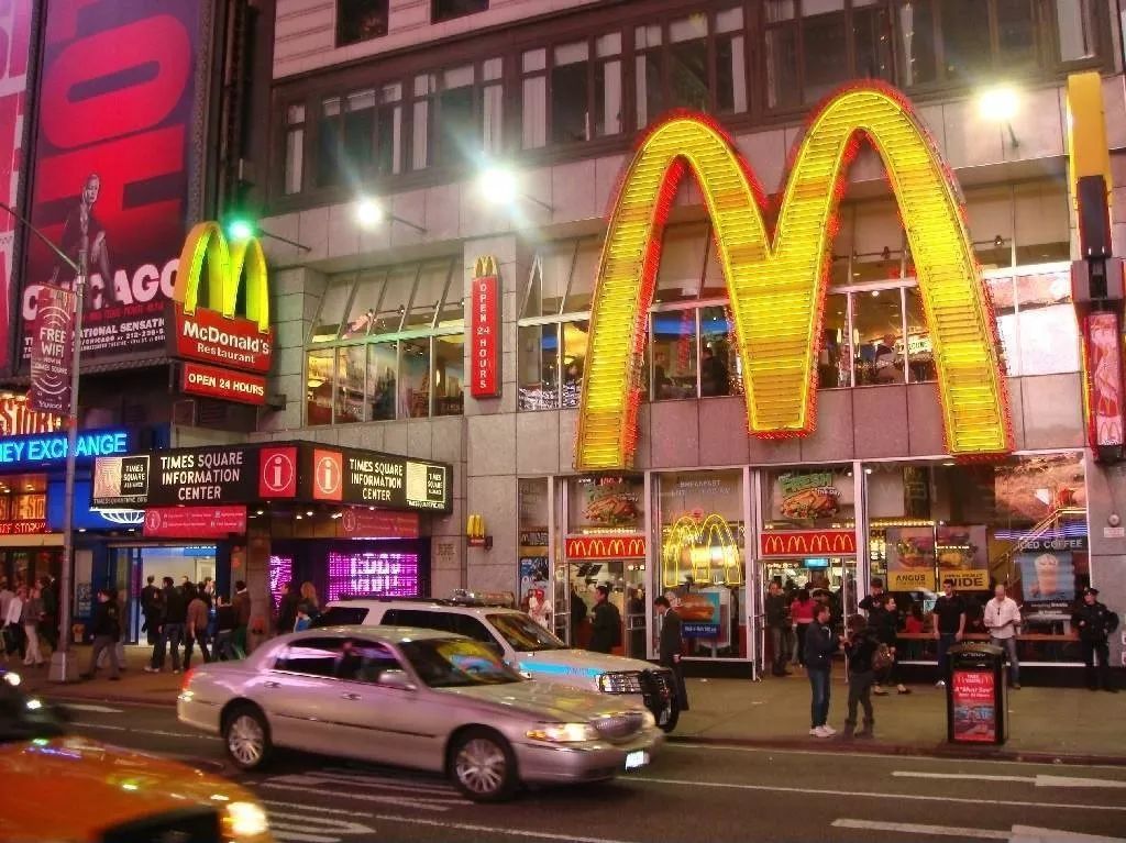 鑫亿盾通风防蚊窗招牌设计的技术讲解和心理咨询|​左右思维方法