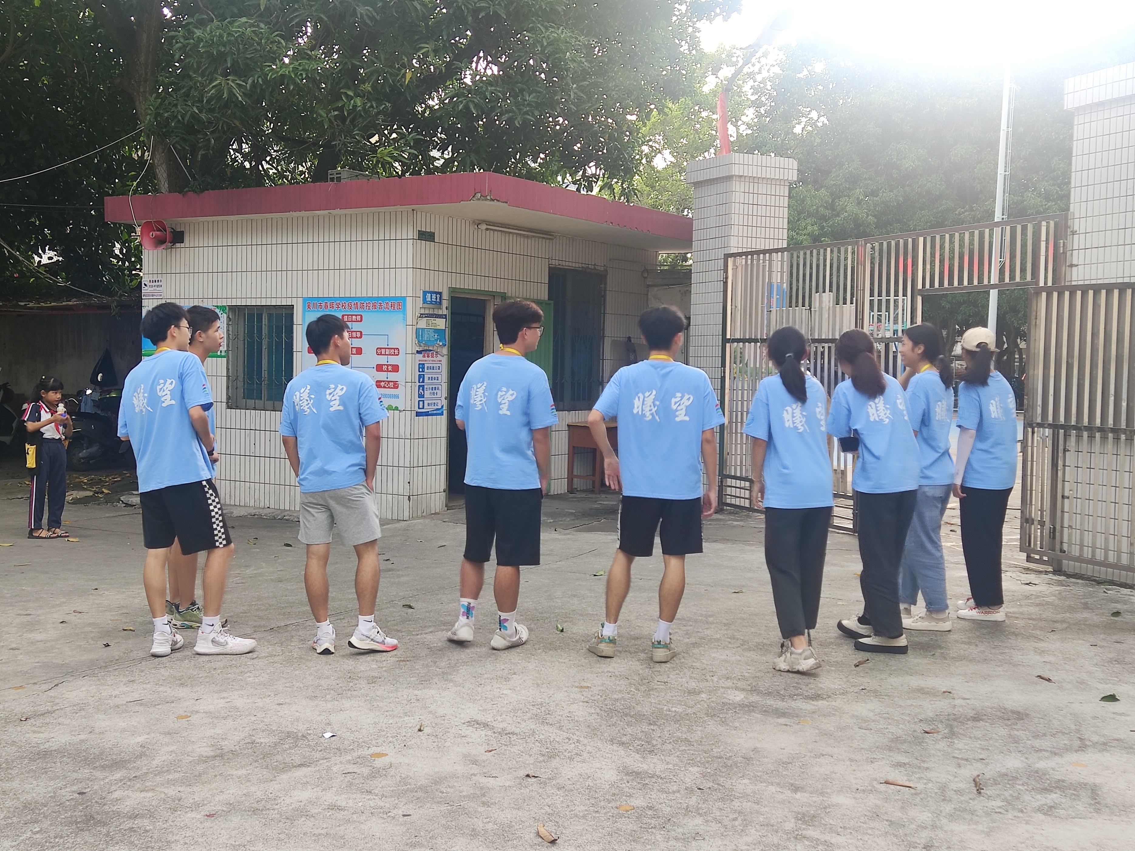 每一次远离都是深深的眷恋,每一次的靠近都假装漫不经心