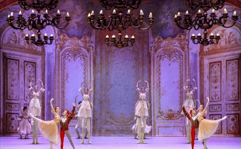 浼婅帋璐濆皵濂崇帇,浼婅帋璐濆皵缁村瘑