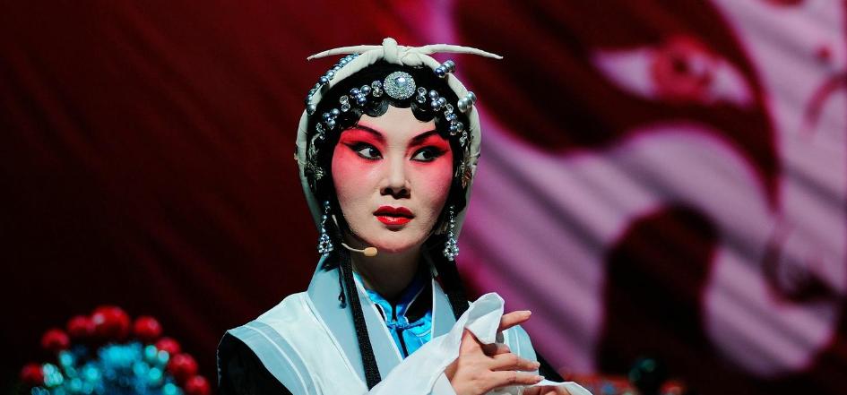 从话剧表演转型到影视剧,从传统京剧到现代京剧传承与发展