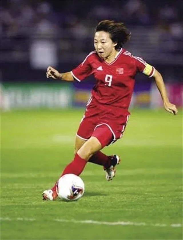 铿锵玫瑰孙雯：带伤书写女足辉煌，退役后担任中国足协副主席