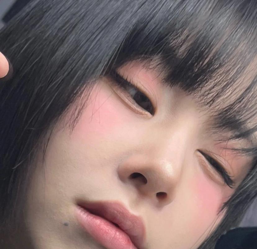 从人气垫底到拥有百万直拍的鬼马爱豆！她怎么变美的？