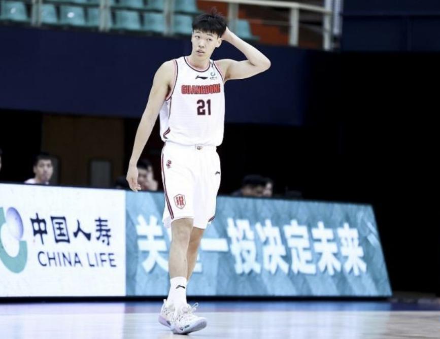 广东四大天才62分钟输10分！杜锋揪着赵锦洋衣领大骂，理解他苦心