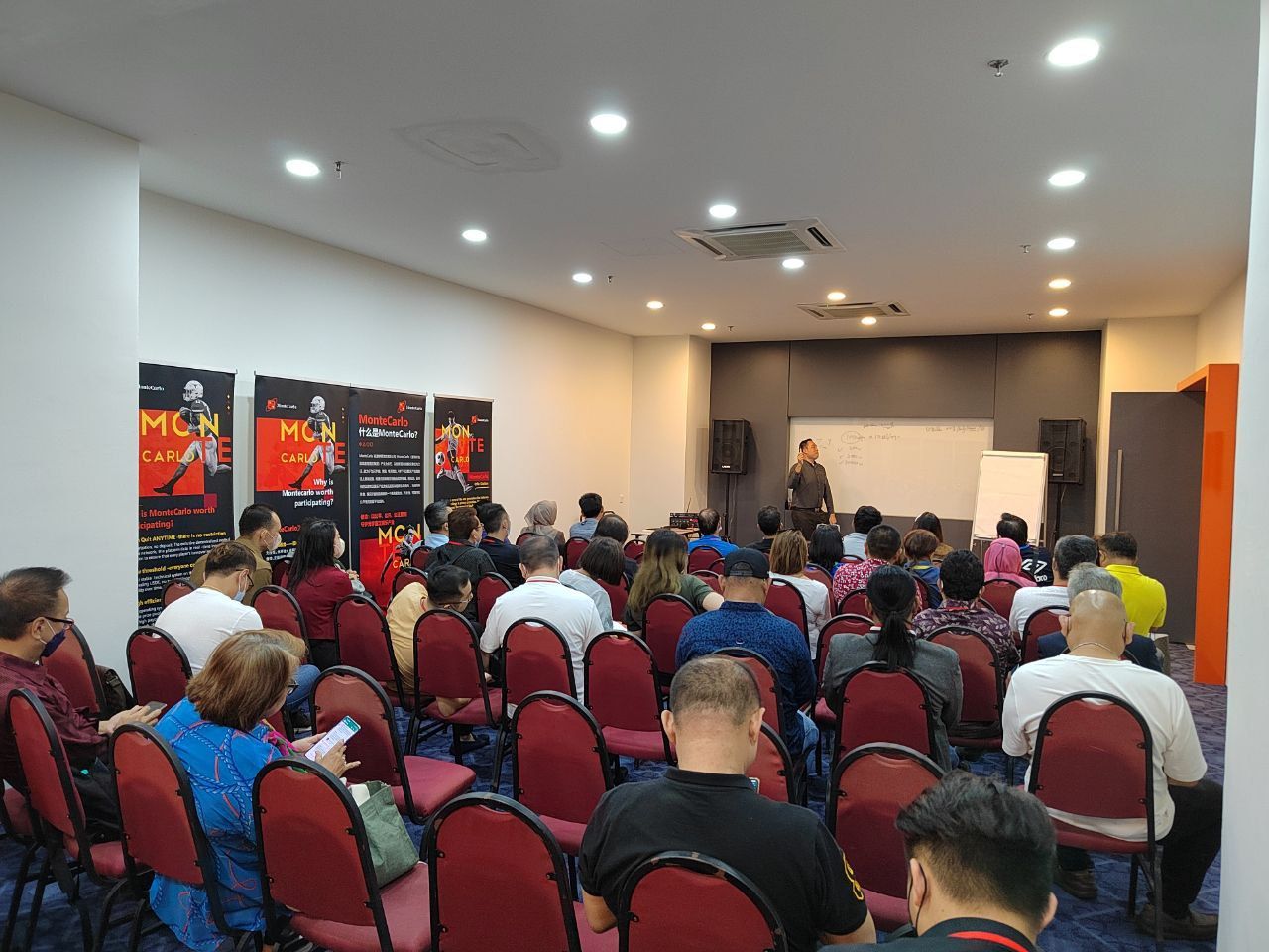 用利他的方式达到利己的目的,用利他思维去赚钱