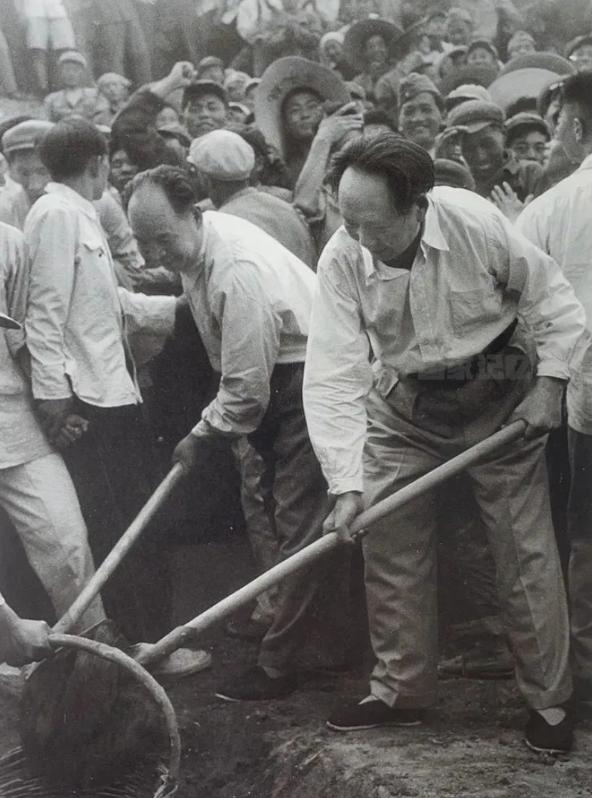 129年了，今天，一起缅怀伟人毛*东泽**！