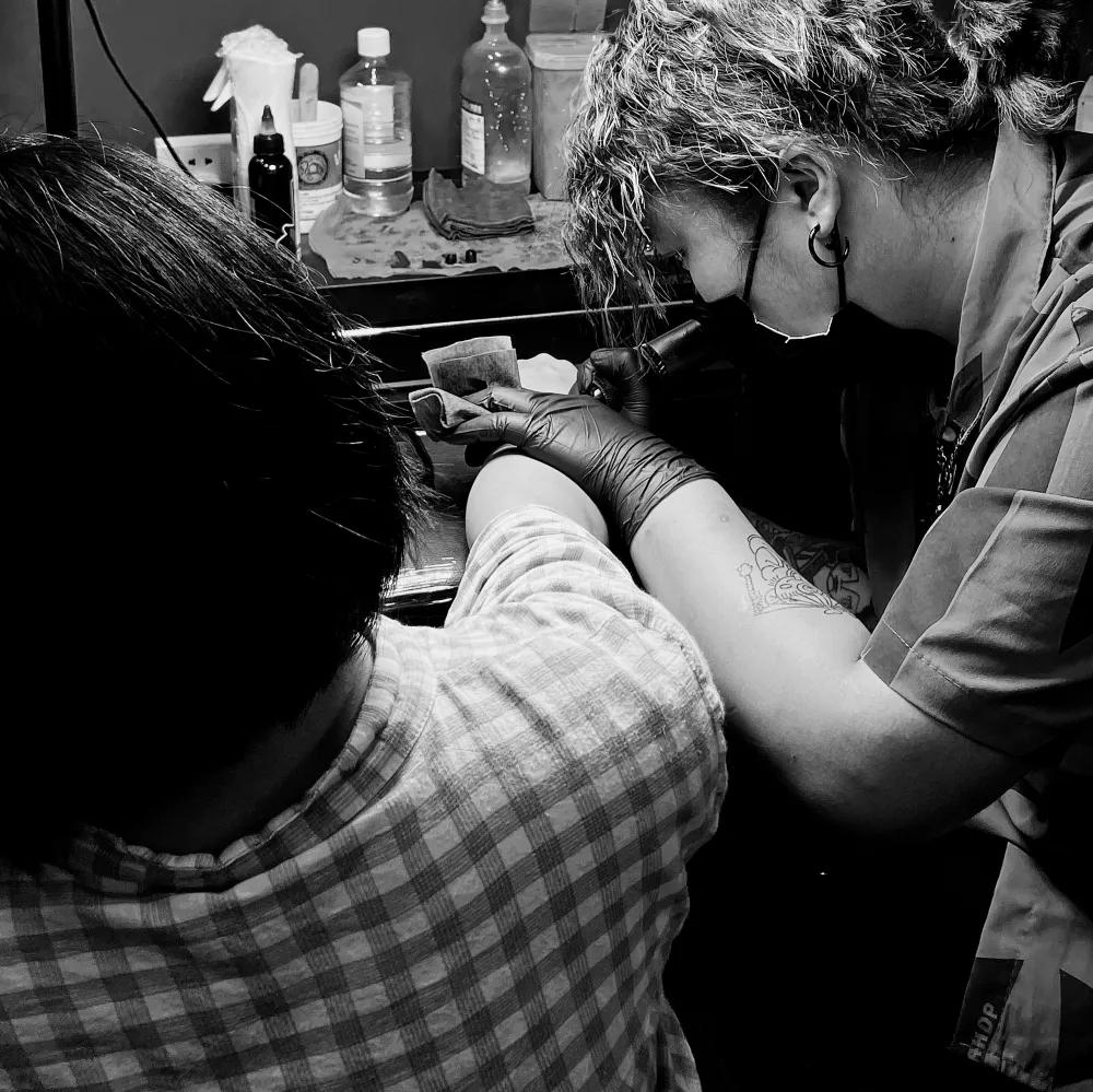 閭㈣景杞粦,閭㈣景