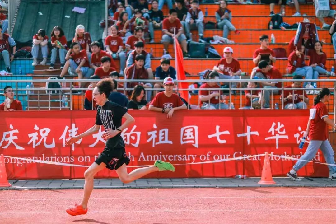 疫情下的这群国际学校学生：没有emo拒绝躺平