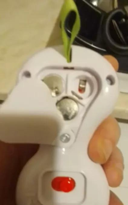 英国一幼儿吞电池死亡,英国2岁女孩被电池烧穿食道