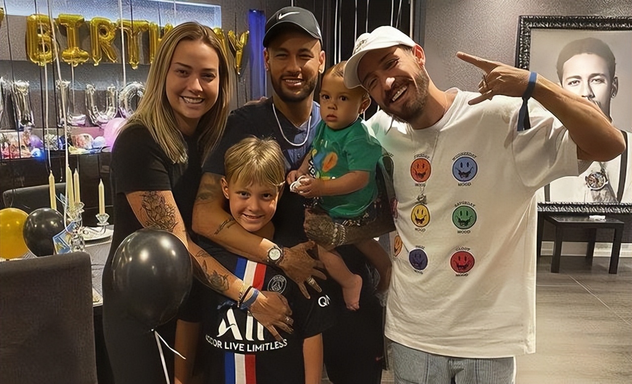 内马尔的绯闻女友,巴西球星内马尔绯闻