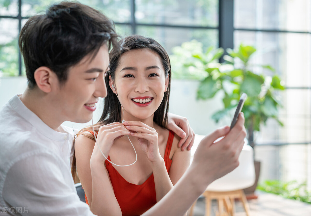 别人哄女友都买衣服买包包，我闺蜜只要说:去吃好的立马活蹦乱跳