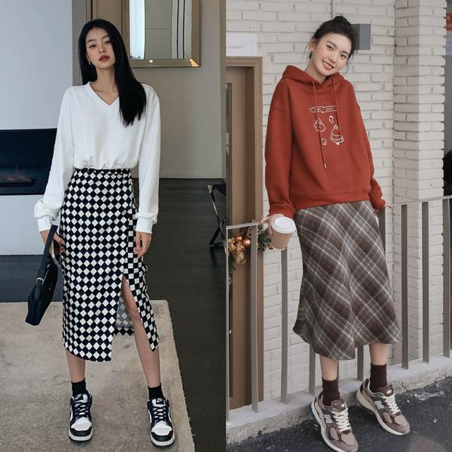 今年流行卫衣半裙时髦减龄有气质,大码卫衣搭半身裙宽松慵懒风
