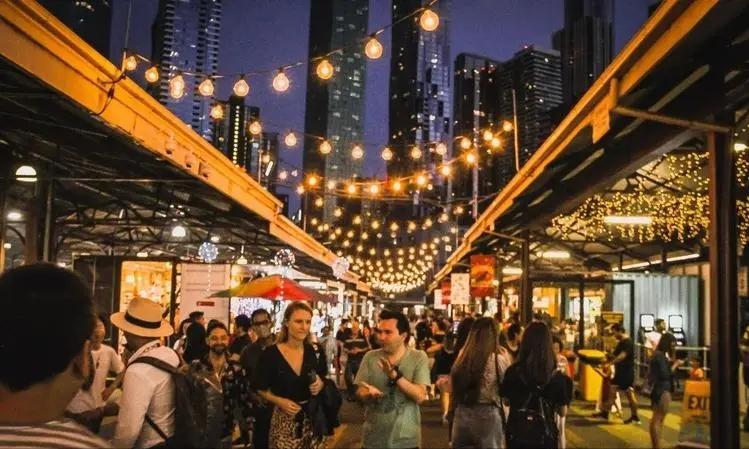 95后夫妻摆摊日入9000元,夫妻摆摊日入9000元被质疑