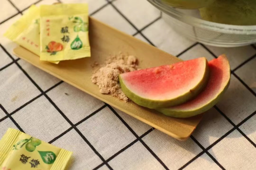 红宝石西瓜芭乐番石榴,红心芭乐跟红宝石番石榴哪个好吃