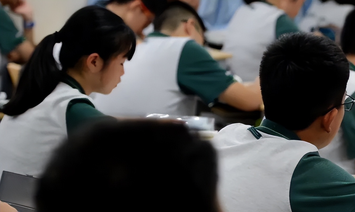 “建议取消中考并缩短学制”，人大代表这一提议，深受家长支持