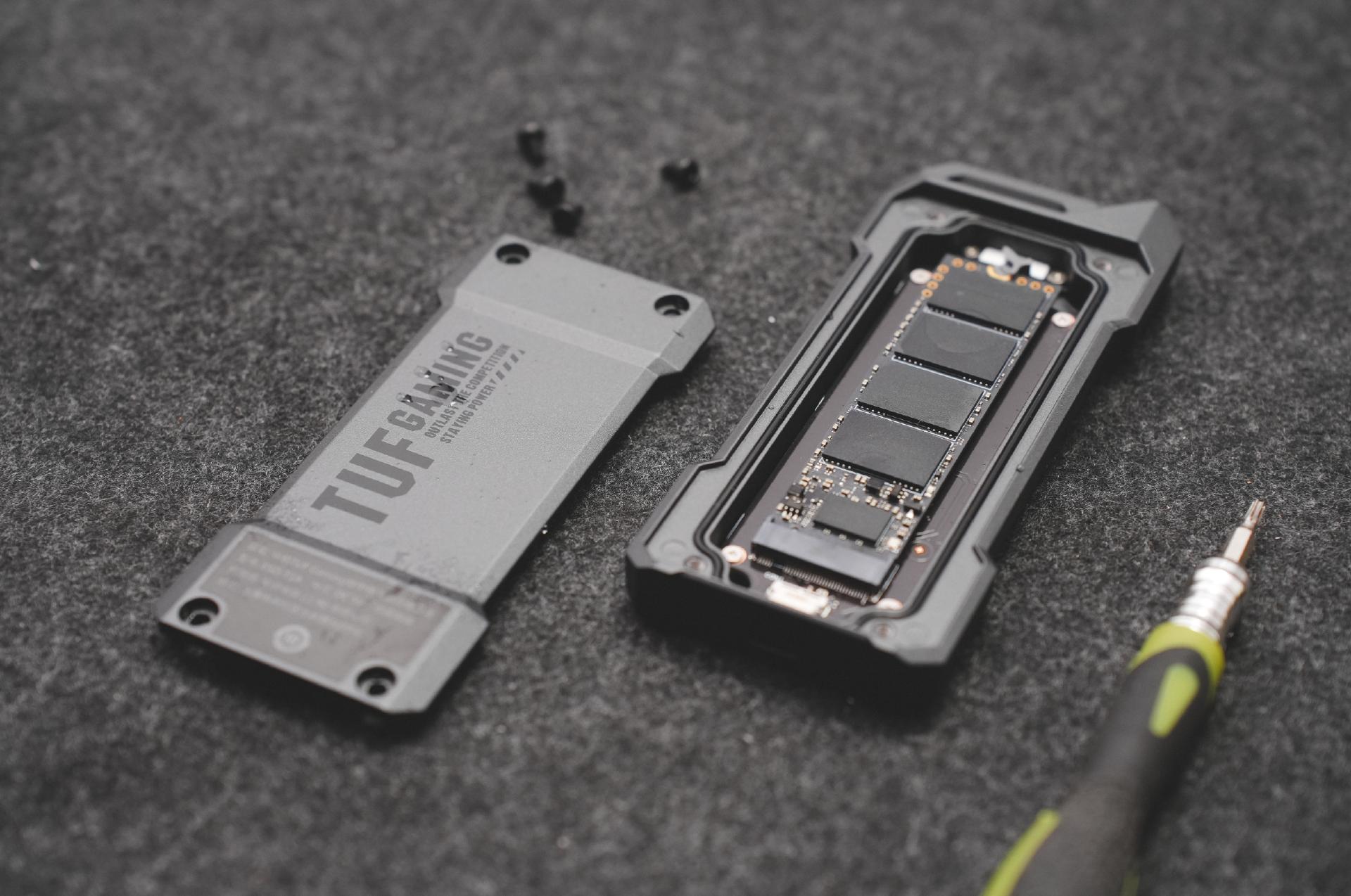 华硕tuf铠甲移动硬盘盒,华硕tuf硬盘盒搭配哪款硬盘