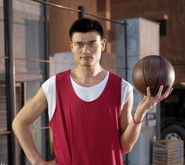 篮球巨人姚明近况,篮球队员姚明夫妻照