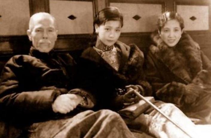 嫁给首富一直无子,麦秀英劝说表妹当妾,表妹连生10子成平妻