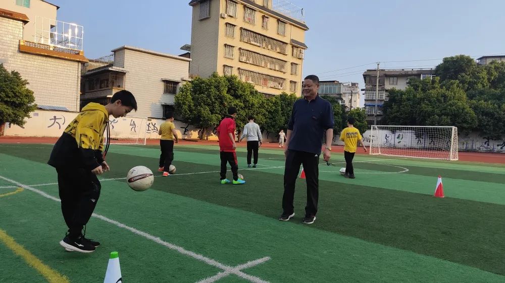 桂林市穿山中学开启新学期课后服务多彩特色课程