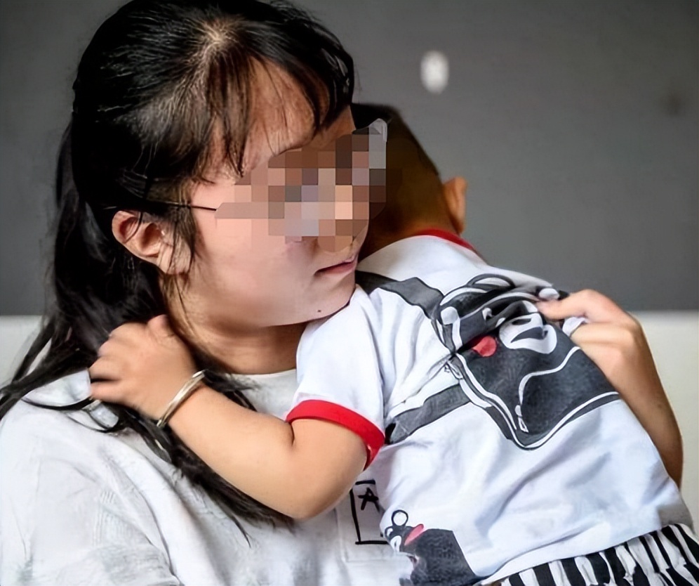 江苏未婚妈妈杨艳，亲手勒死3岁儿子，儿子生前常说：妈妈我爱你