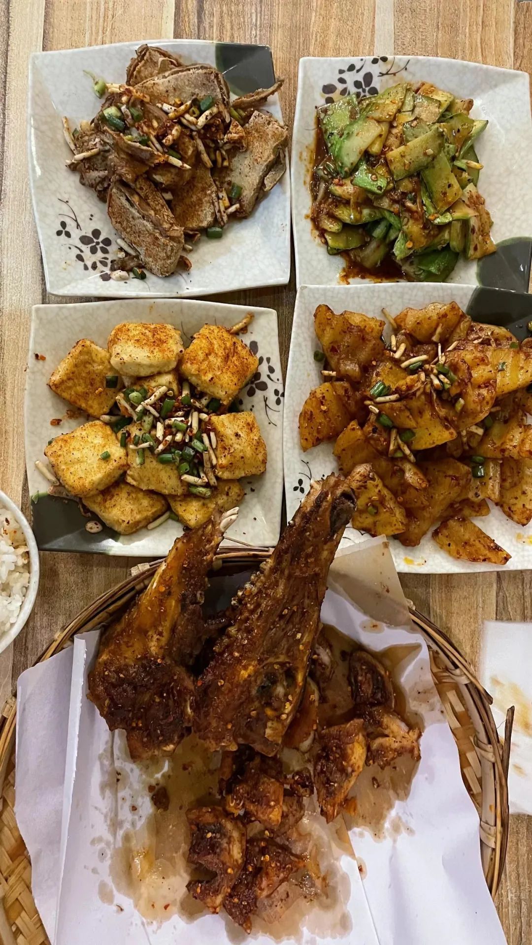 外地朋友来四川吃美食,外地朋友来四川吃苍蝇馆子