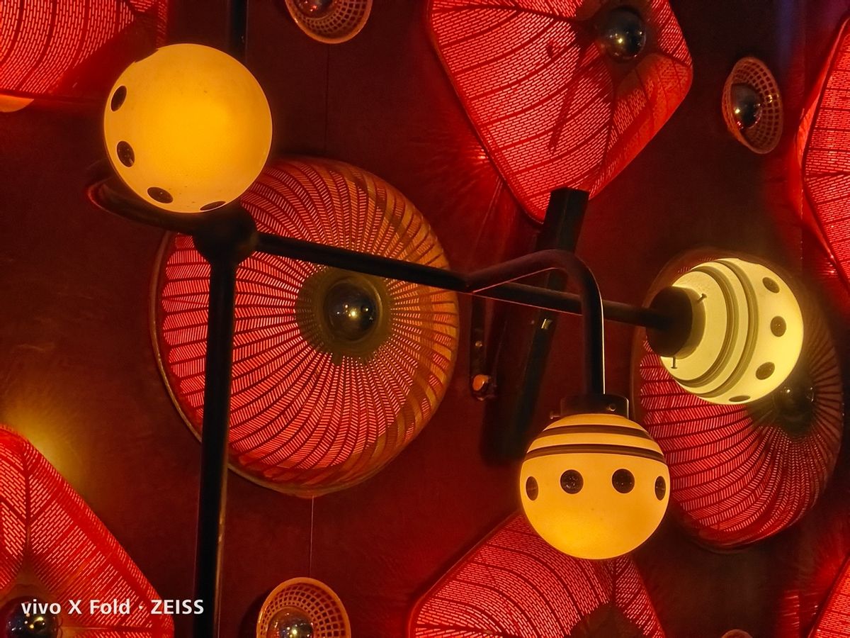 vivoXFold深度评测：8999元航天级铰链，趋于完美的折叠屏手机