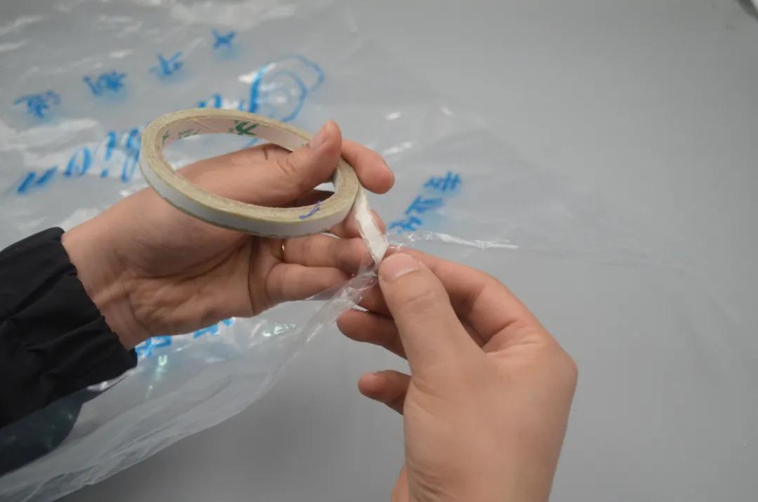 使用塑料袋双面胶笔做书包小挂件,塑料袋双面胶