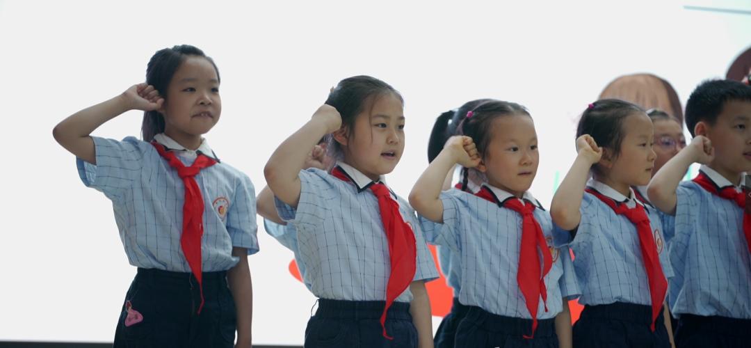 南京市南昌路小学:少年有梦正当时光荣入队我先行