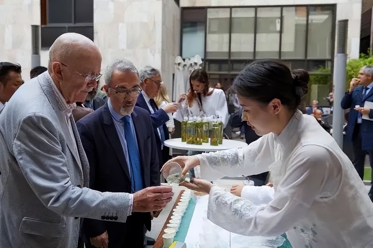 骄傲信阳,马德里信阳毛尖