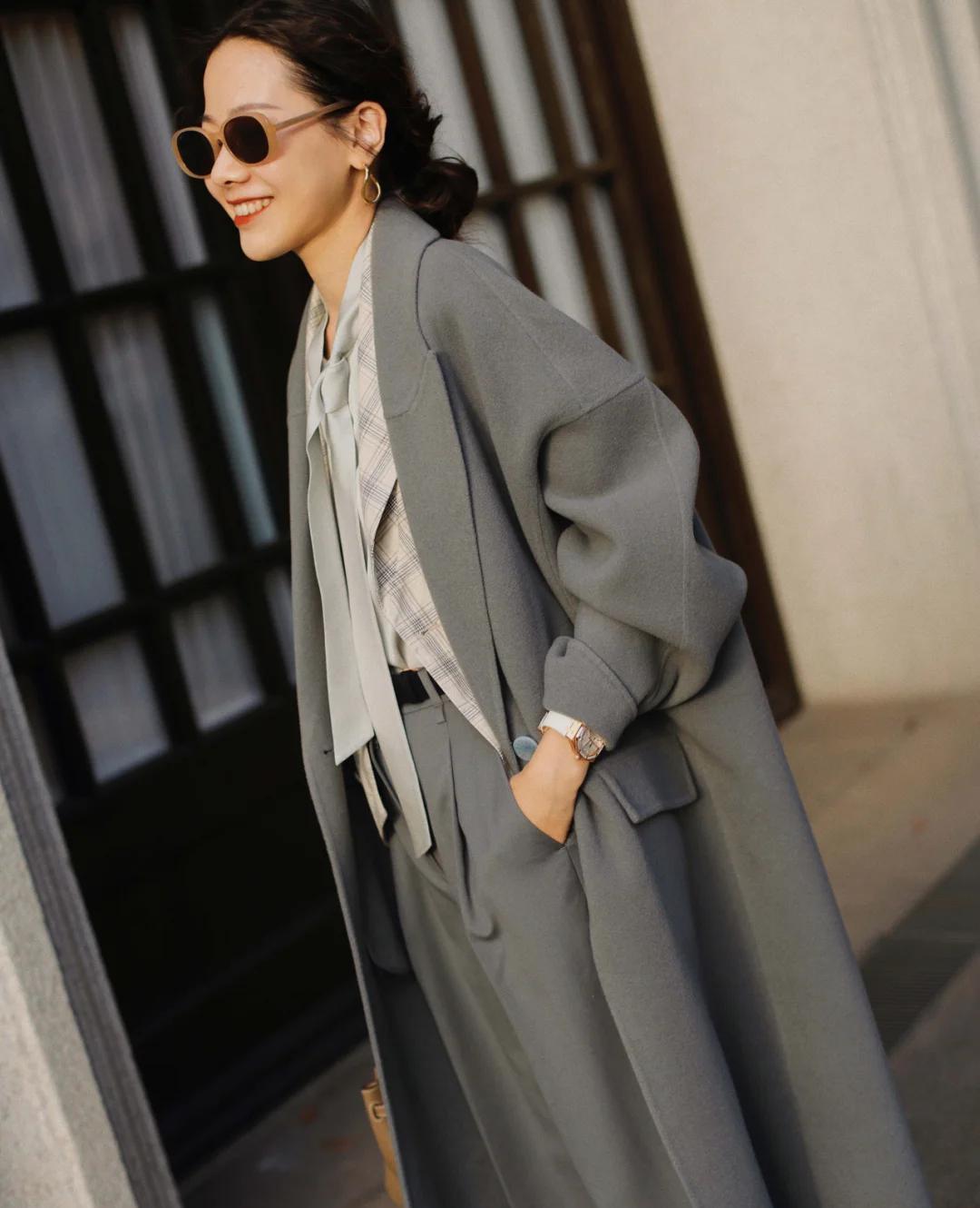 快四十岁女冬季穿搭显白显年轻,冬天灰色与紫色哪个显白