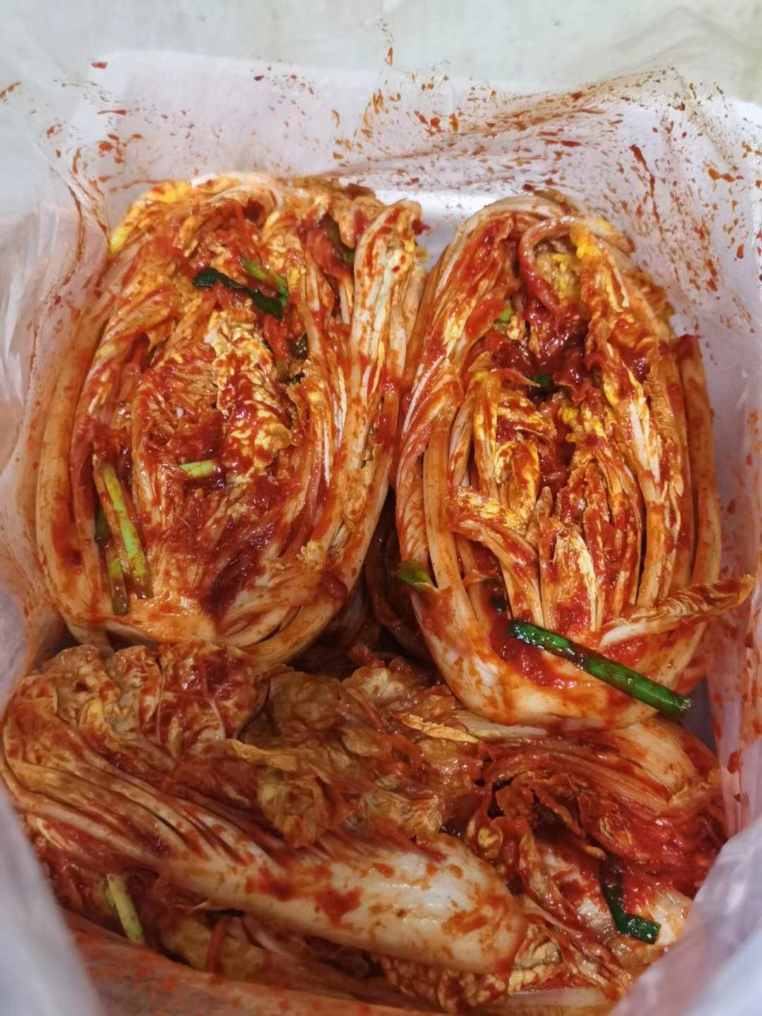 无语！韩国街头“擦边小广告”盗用景甜照片