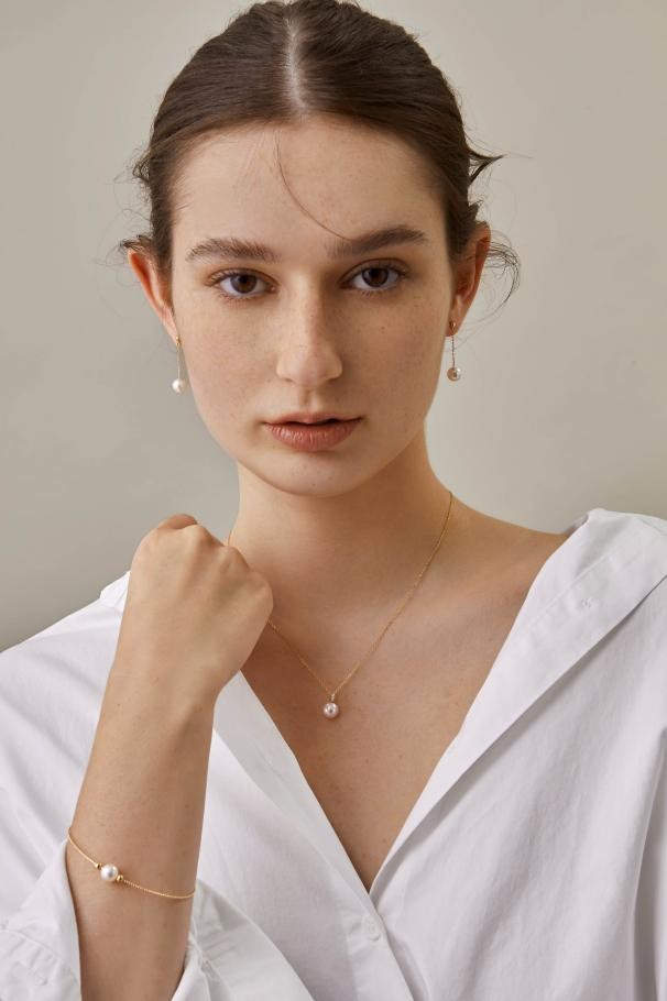 英国王室为什么喜欢珍珠,英国王室为什么有那么多珠宝