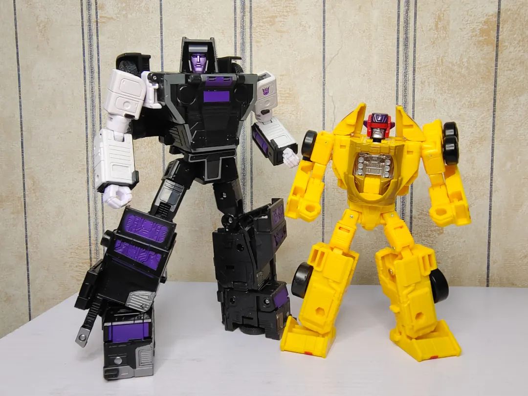 合体嘛，不寒碜——传世指挥官级汽车大师开箱测评