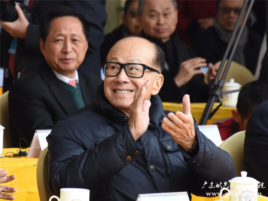 浠绘闈炵殑鍏紶闈㈠瓟,浠绘闈炲彈璁跨殑涓変釜缁嗚妭