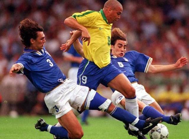 世界足坛前十球星图片,世界足坛十大经典照片