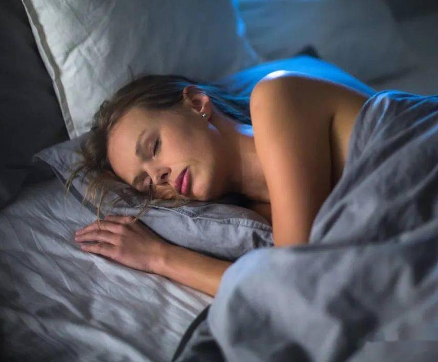 身体缺少黑色素导致白发吃什么好,身体缺什么造成白发